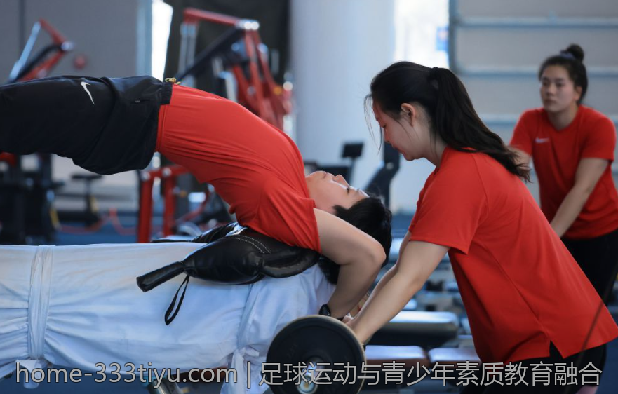 足球运动与青少年素质教育融合